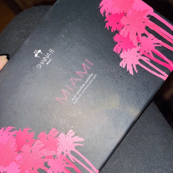 Shania B Miami palette - Picture 1 of 3